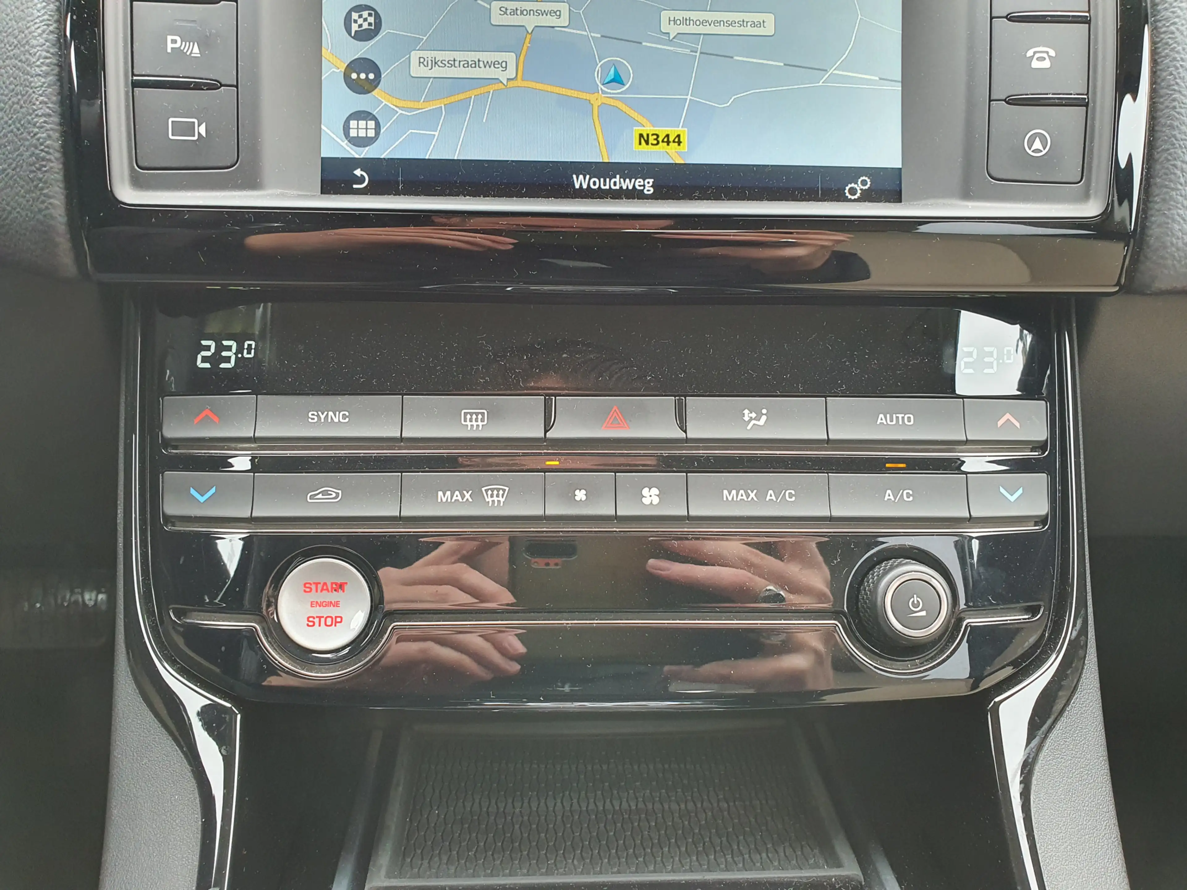 Jaguar XE 2.0 D Prestige ( ⚠️ ) Aut. *NAVI-FULLMAP | CAMERA — photo 14