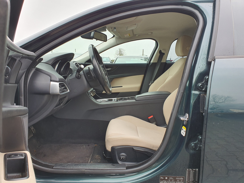 Jaguar XE 2.0 D Prestige ( ⚠️ ) Aut. *NAVI-FULLMAP | CAMERA — photo 8