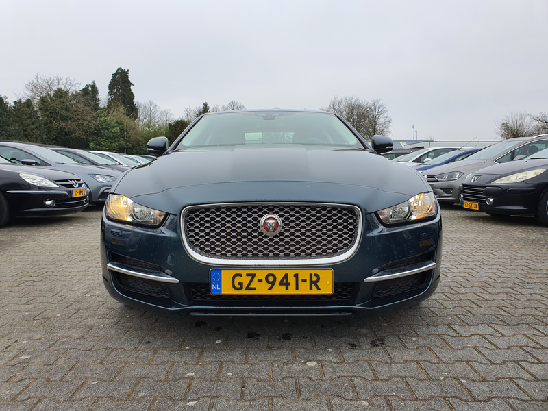 Jaguar XE 2.0 D Prestige ( ⚠️ ) Aut. *NAVI-FULLMAP | CAMERA — photo 2