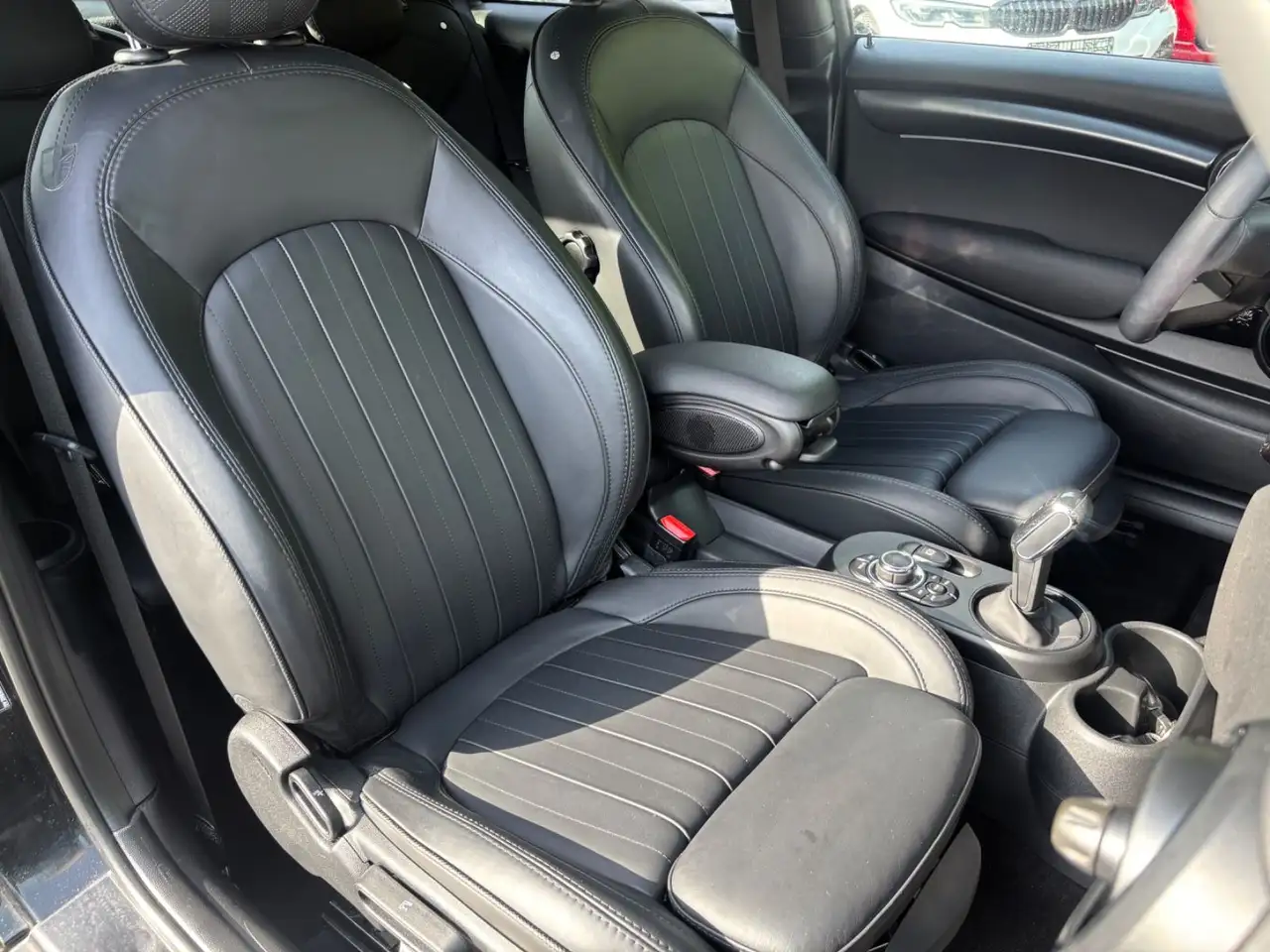2023 MINI Cooper SE Yours Leder Pano HUD Navi LED KAM H/K, photograph 12