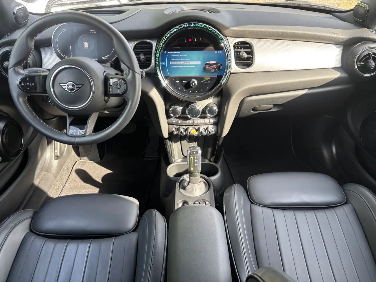 2023 MINI Cooper SE Yours Leder Pano HUD Navi LED KAM H/K, photograph 9
