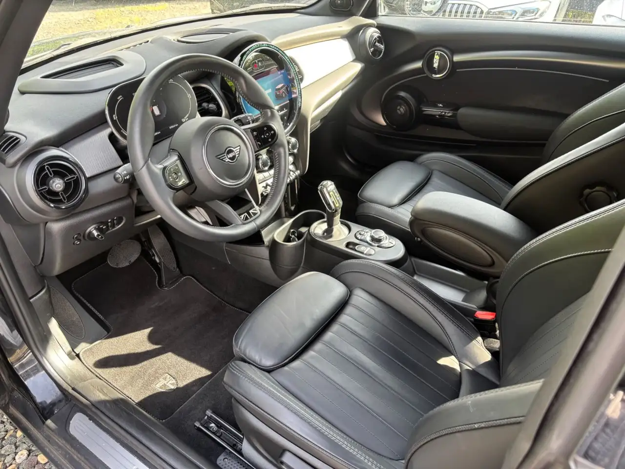 2023 MINI Cooper SE Yours Leder Pano HUD Navi LED KAM H/K, photograph 10