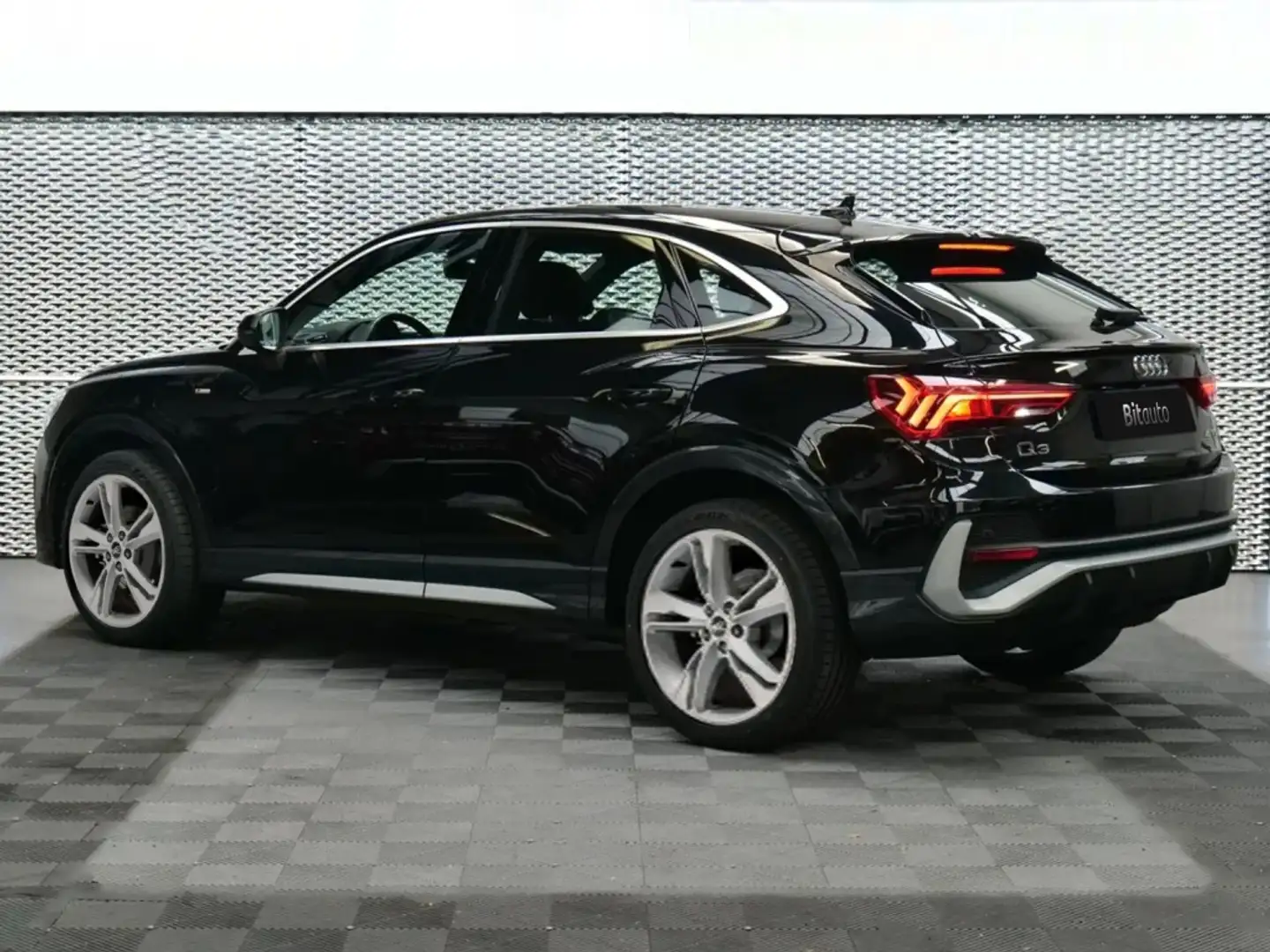 Audi Q3 Sportback 45 TFSIe Black line S-tronic Negro - 2