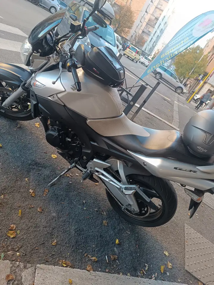 Suzuki GSR 600
