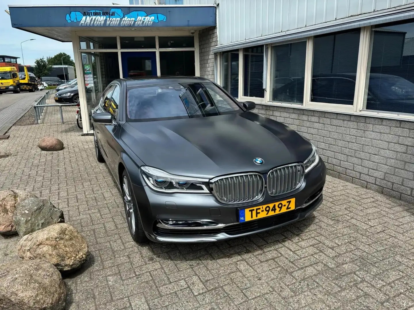 BMW 760 7-serie M760Li xDrive Šedá - 1