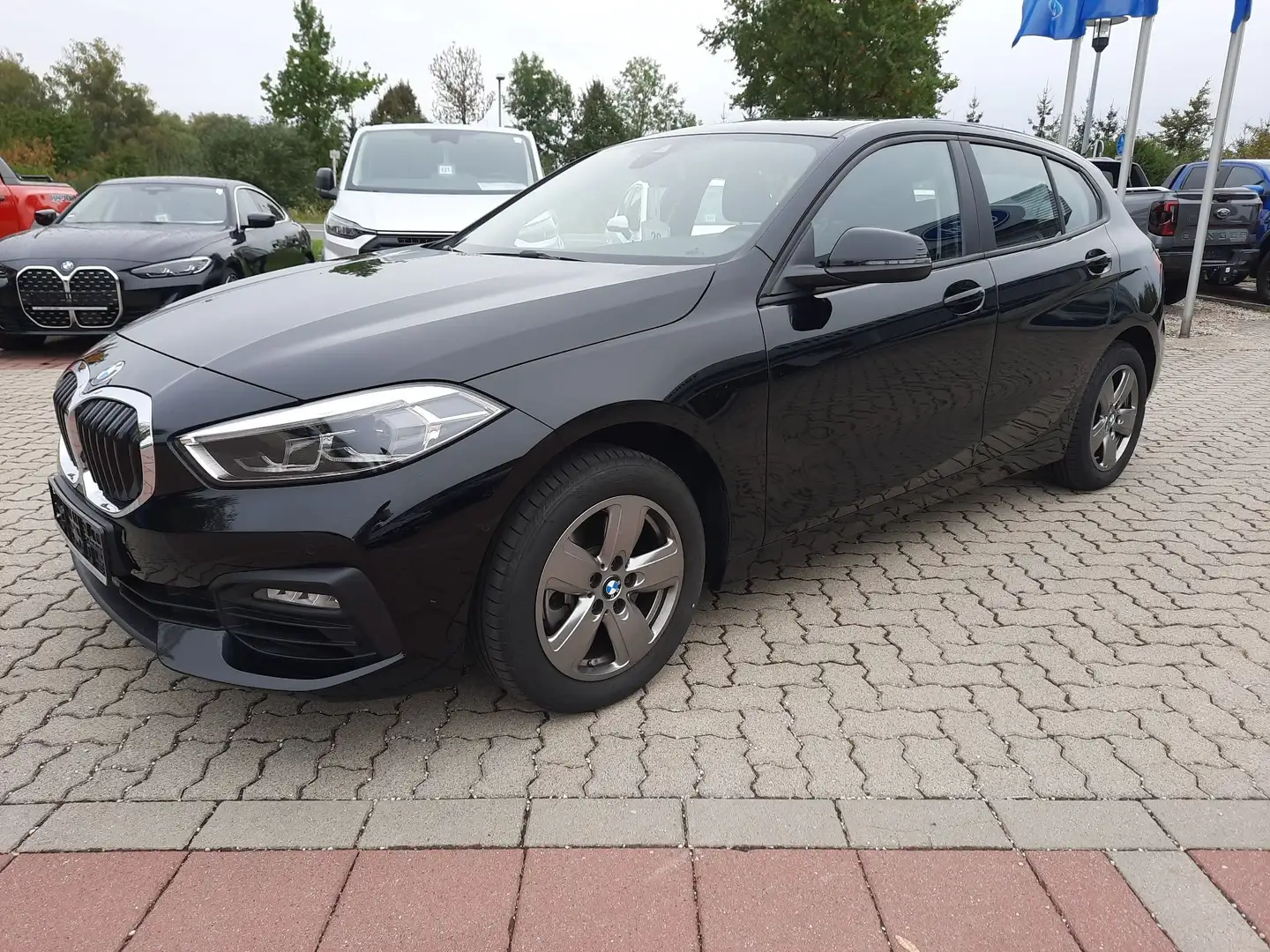 BMW 116 i Advantage Navi Kamera LED SHZ DAB Schwarz - 2