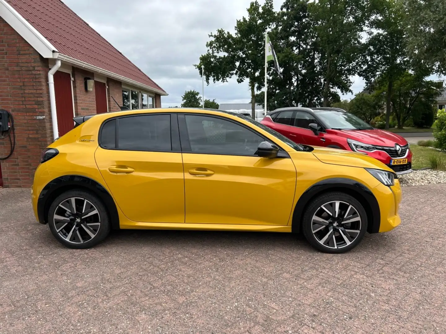 Peugeot 208 1.2 PURETECH GT-LINE SLECHTS 29.530 KM!! Geel - 2