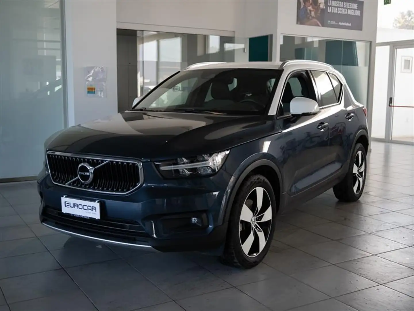 Volvo XC40 2.0 B4 Momentum PRO 36 mesi garanzia Azul - 1