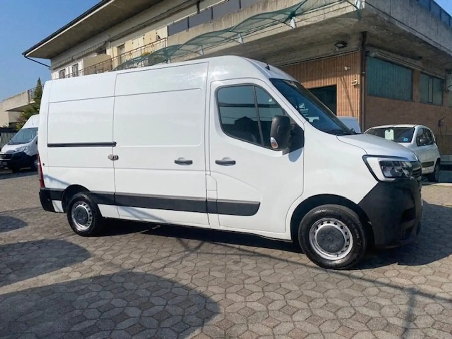 Renault Master 35 2.3 blue dci 136 cv L2H2 Bianco - 1