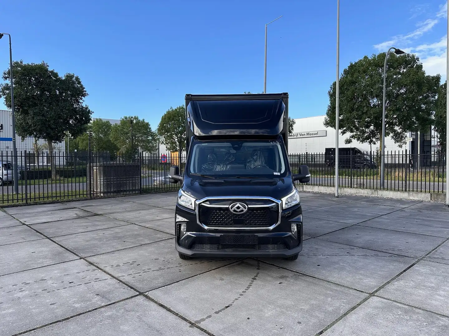 Maxus eDeliver 9 L4 Citybox 65 kWh | Direct Leverbaar! | OP = OP | Zwart - 2