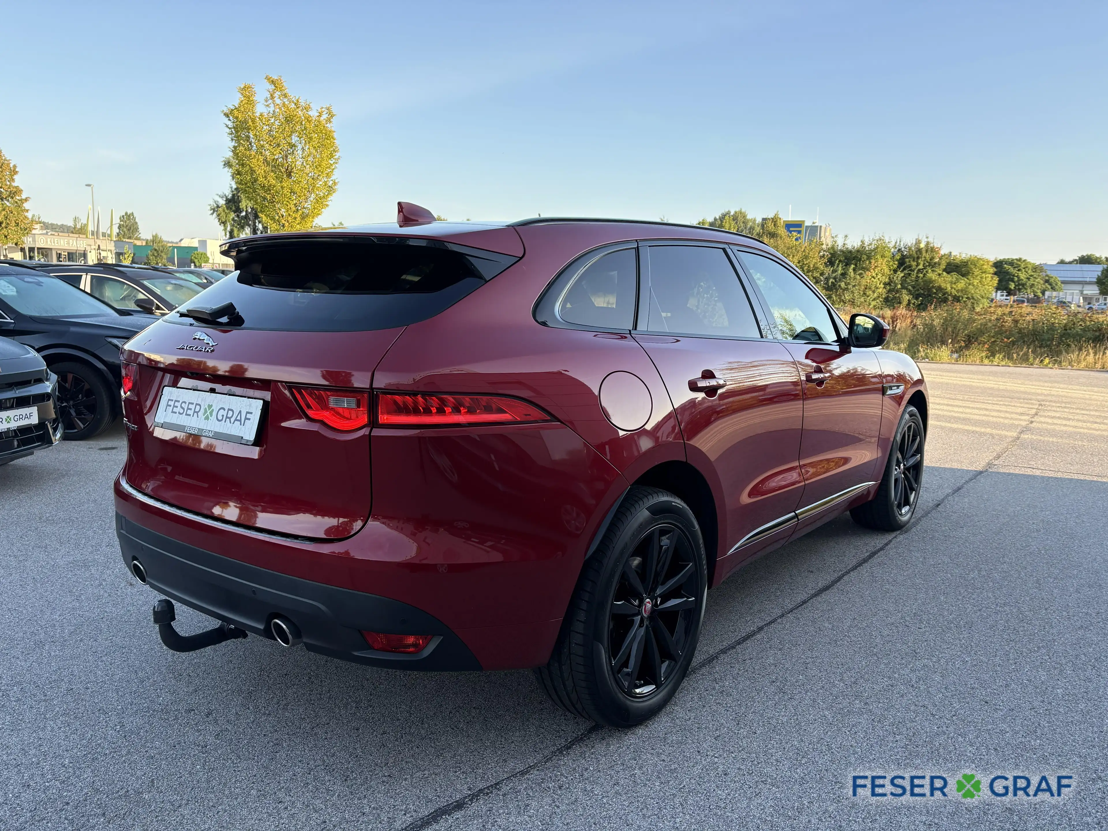 Jaguar F-Pace 30d 4x4 R-Sport Black AHK Navi RüKa 20" — photo 3