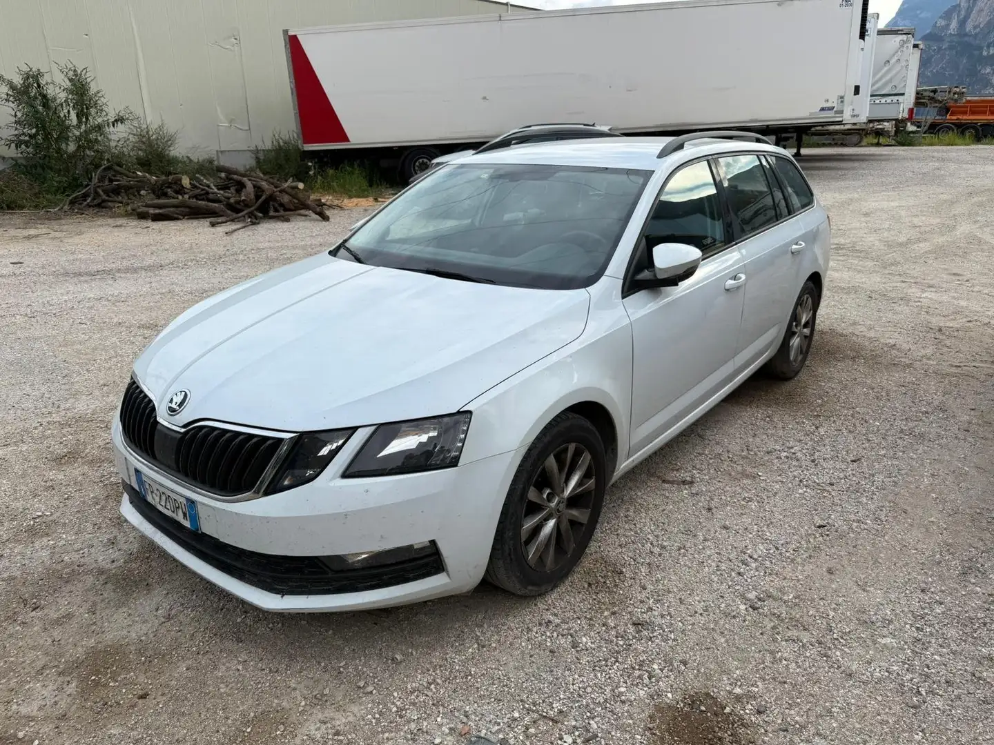 Skoda Octavia Octavia Combi 1,6 TDI Style Euro6B DSG  Limited Weiß - 1
