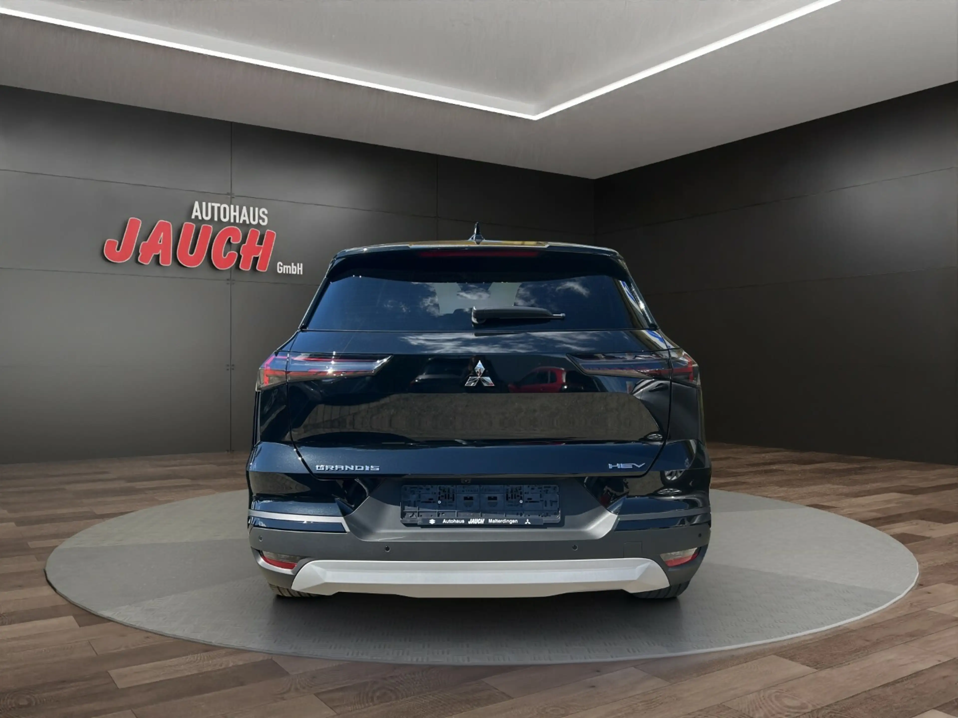 Mitsubishi Grandis Intro Edition 1.8 l HEV AT — photo 3