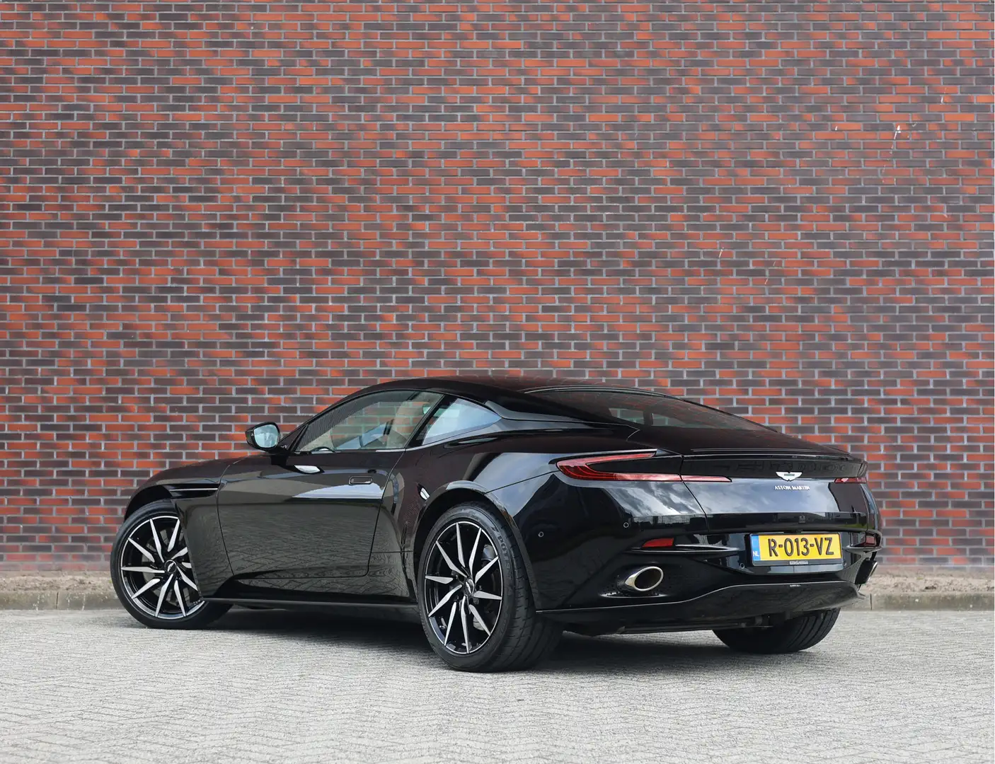 Aston Martin DB11 4.0 V8 Negro - 2