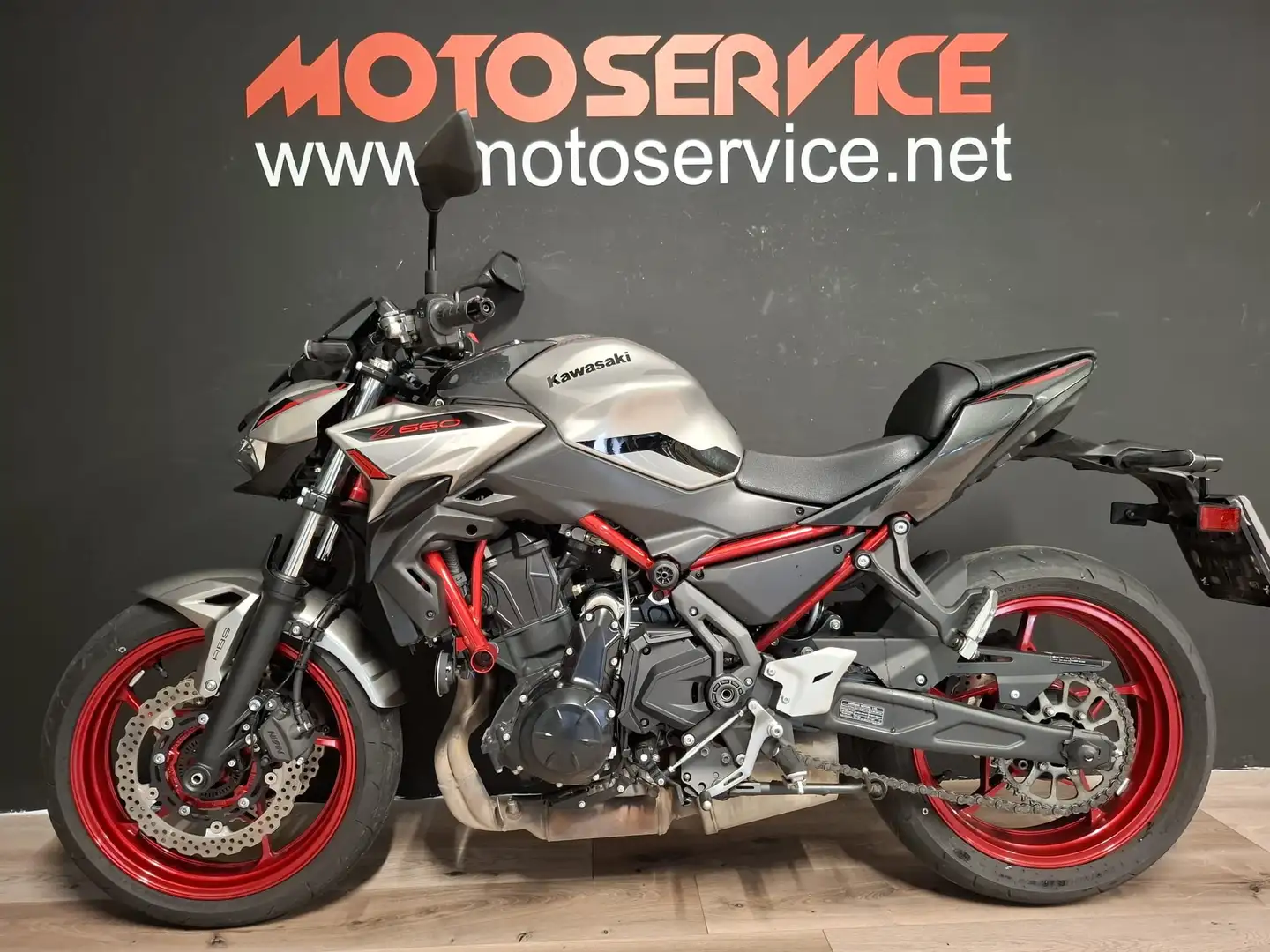 Kawasaki Z 650 Silber - 1