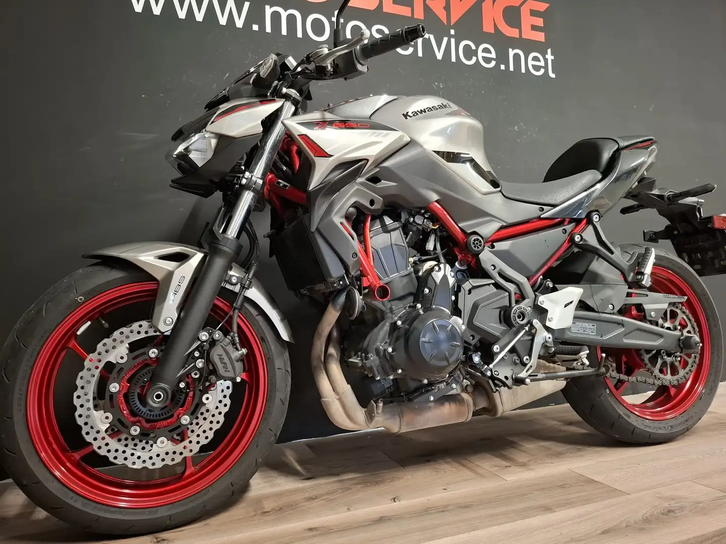Kawasaki Z 650 Silber - 2