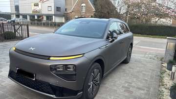 98 kWh RWD Long Range Full wrap Charcoal Metallic