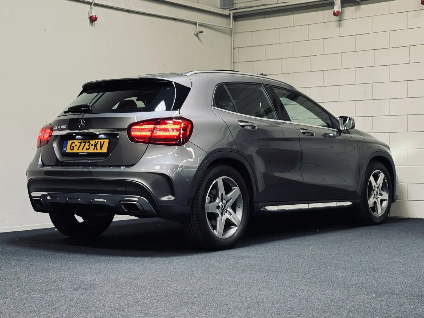 Mercedes-Benz GLA 180 AMG Line | Panorama | NAP | BTW Gris - 2