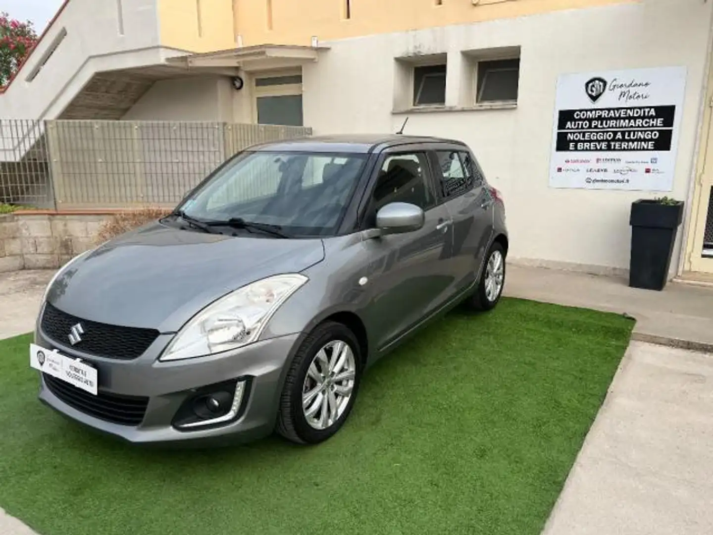 Suzuki Swift 5p 1.2 vvt B-Top Gris - 1