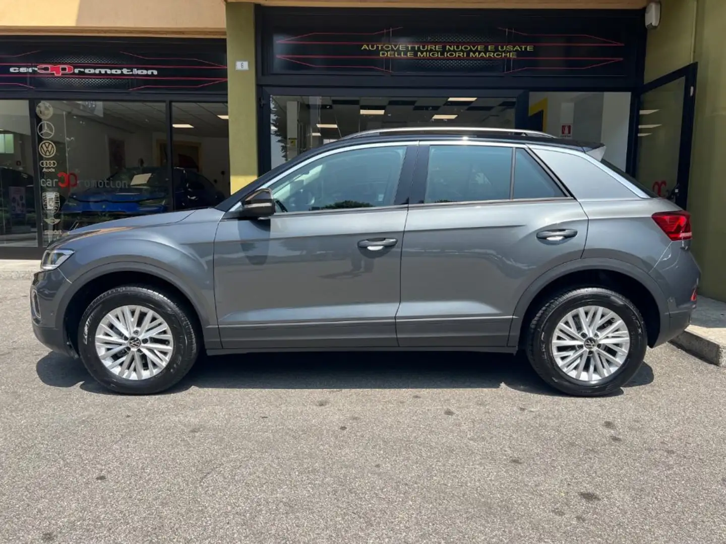 Volkswagen T-Roc 1.5 TSI DSG Life Grigio - 2