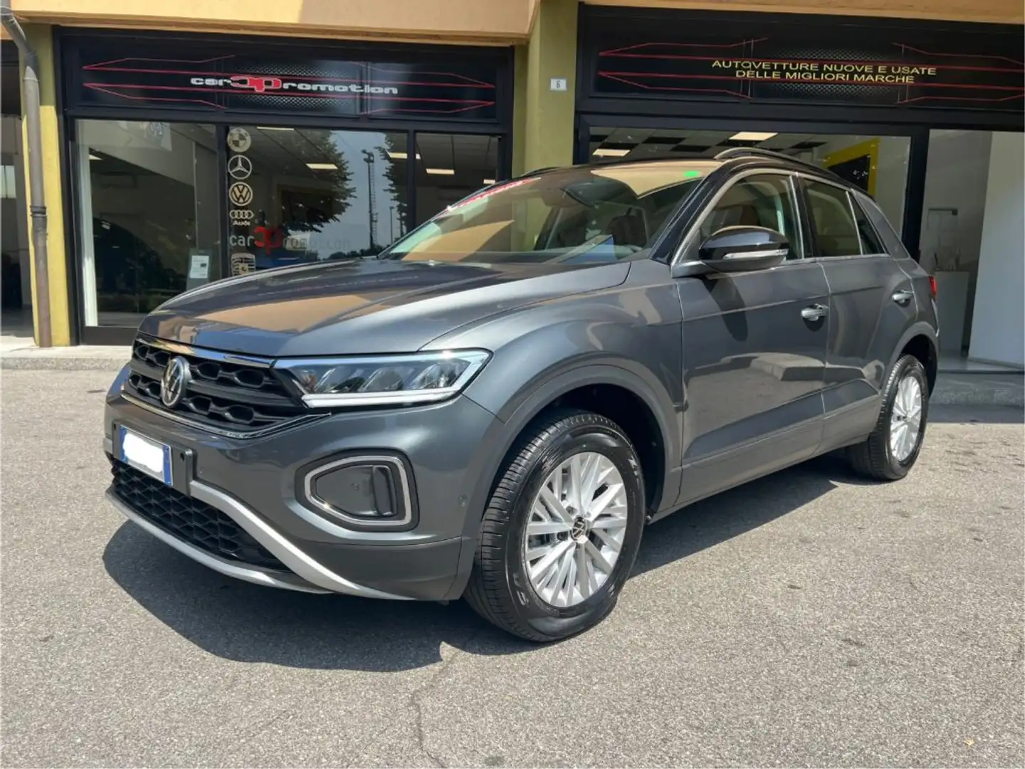 Volkswagen T-Roc 1.5 TSI DSG Life Grigio - 1