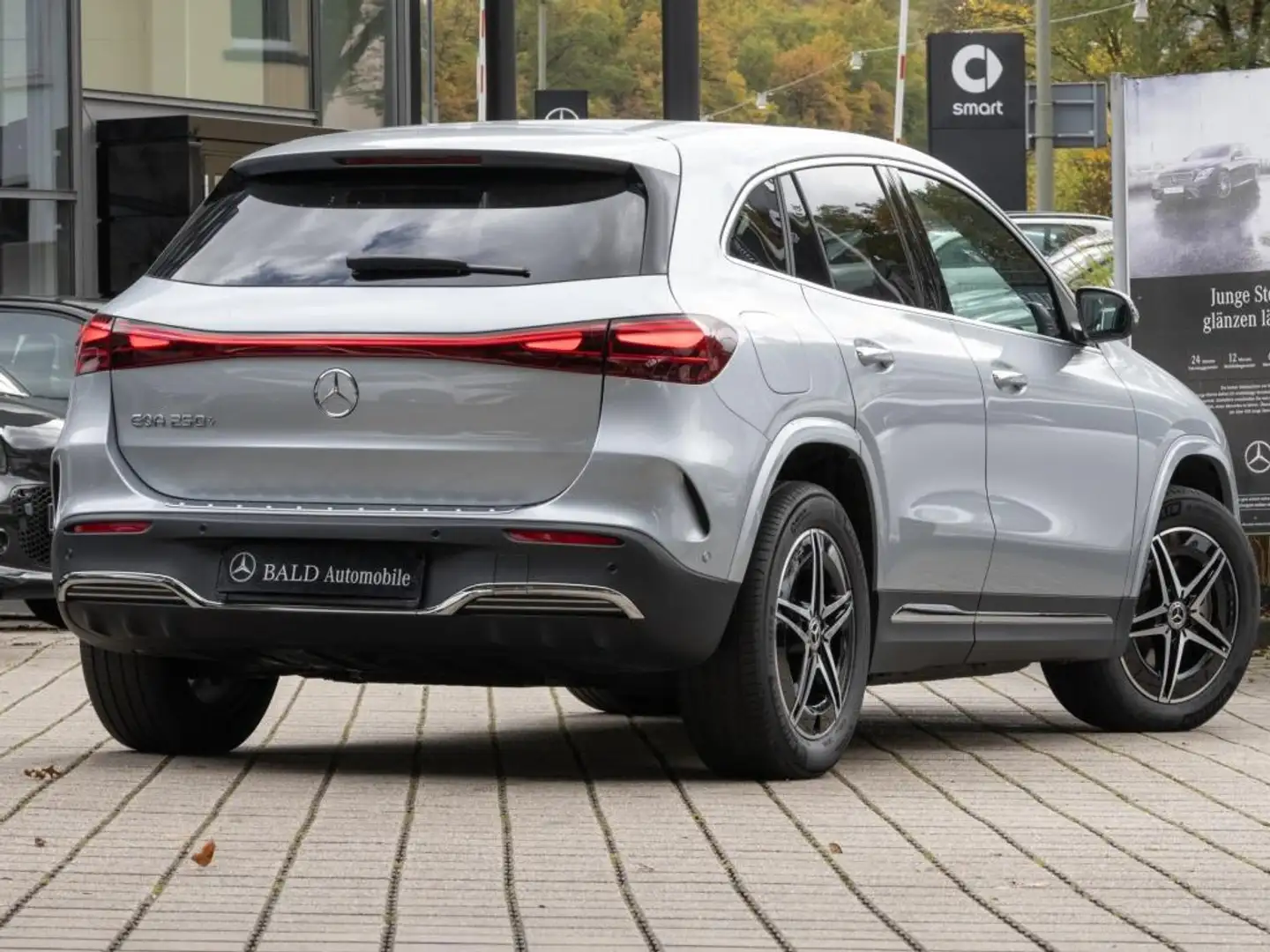 Mercedes-Benz EQA 250 + AMG-Sport/Distr/Kamera/LED/Ambi/Totw/18 Silber - 2