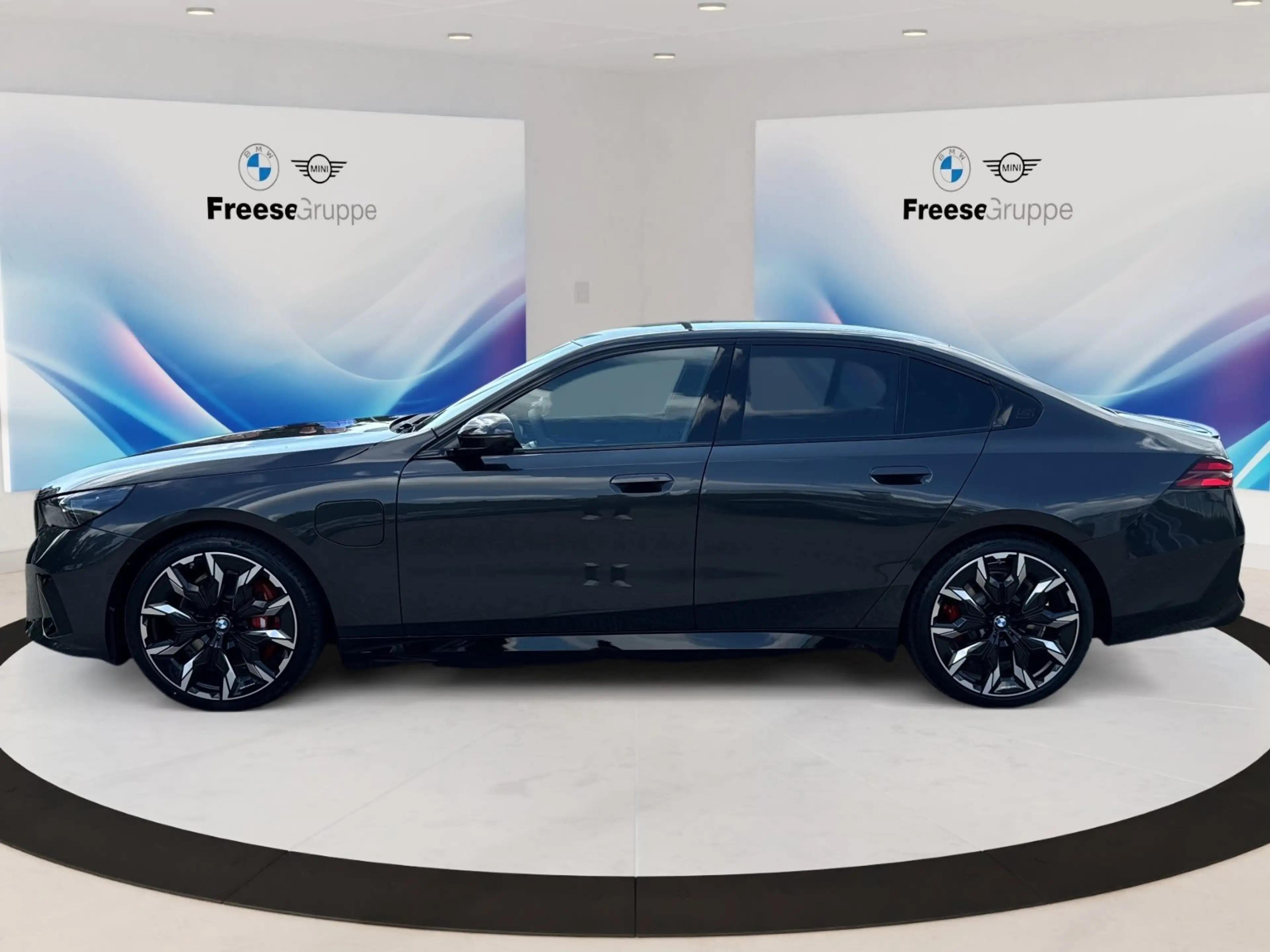 BMW 550 e xDrive AHK 360° HEAD-UP SITZBELÜFT PANO RFK — photo 3