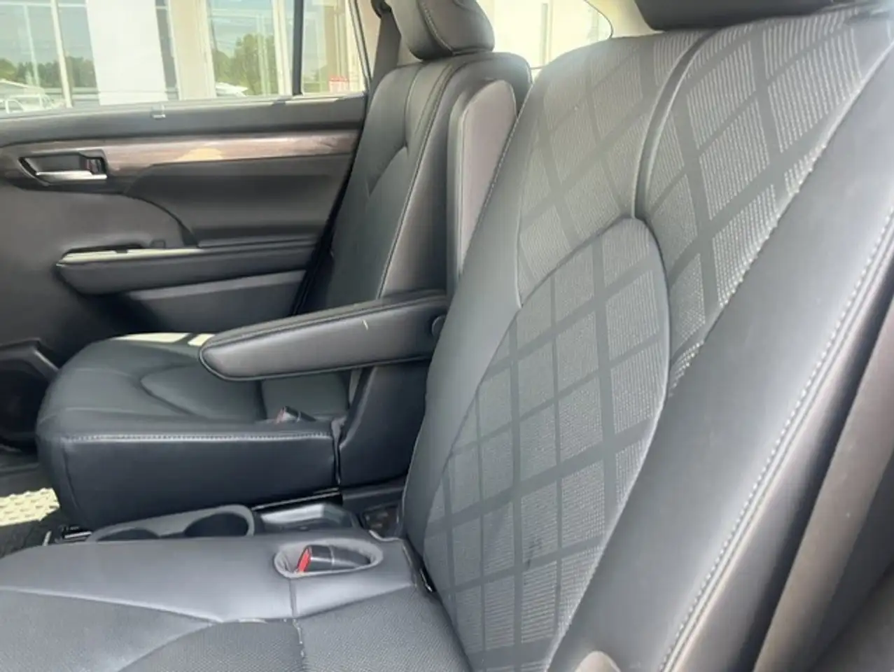Toyota Highlander снимка Toyota Highlander