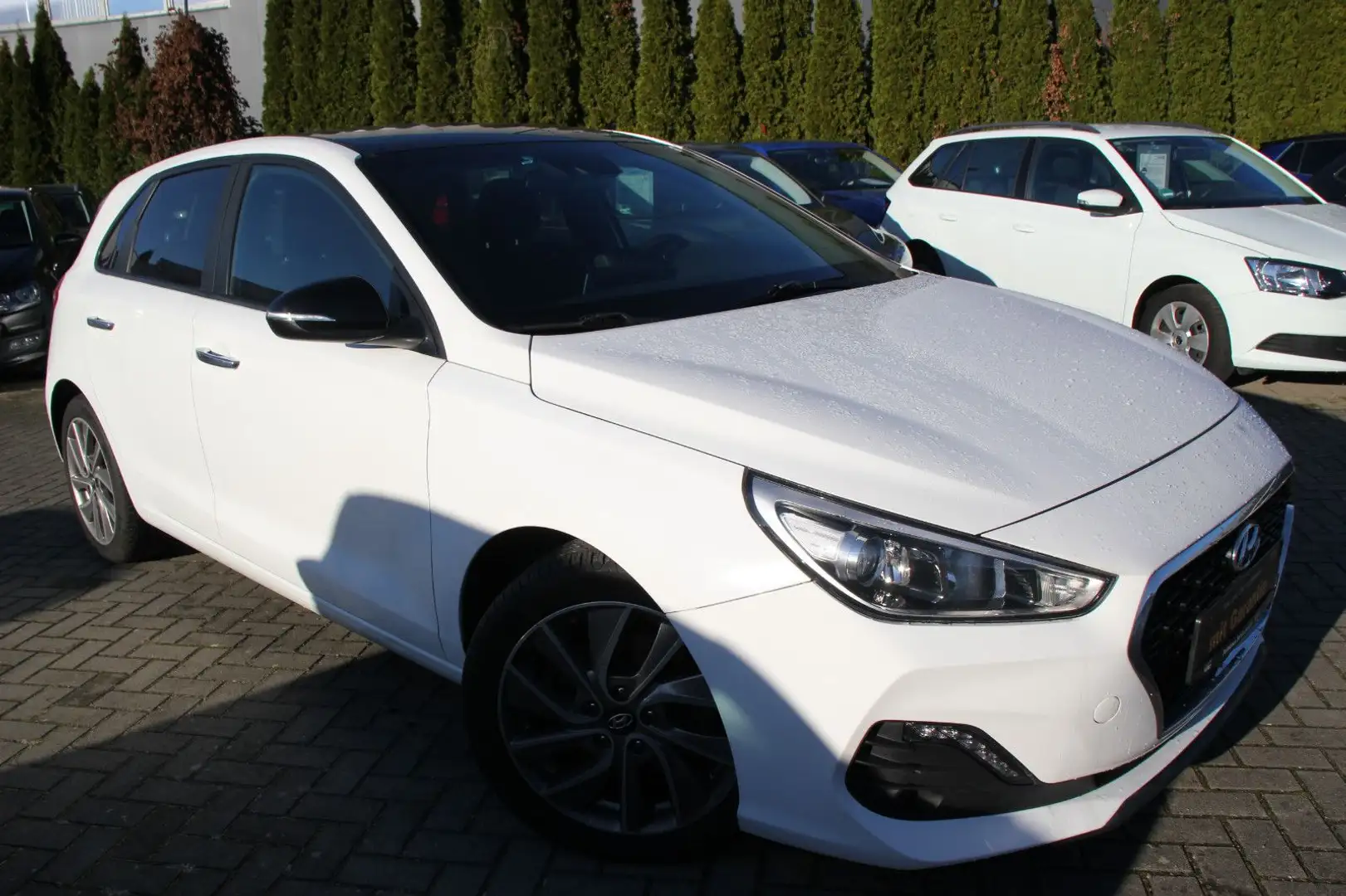 Hyundai i30 Style Aut. Klima/Navi/Kamera/Tempomat/Alu Weiß - 2