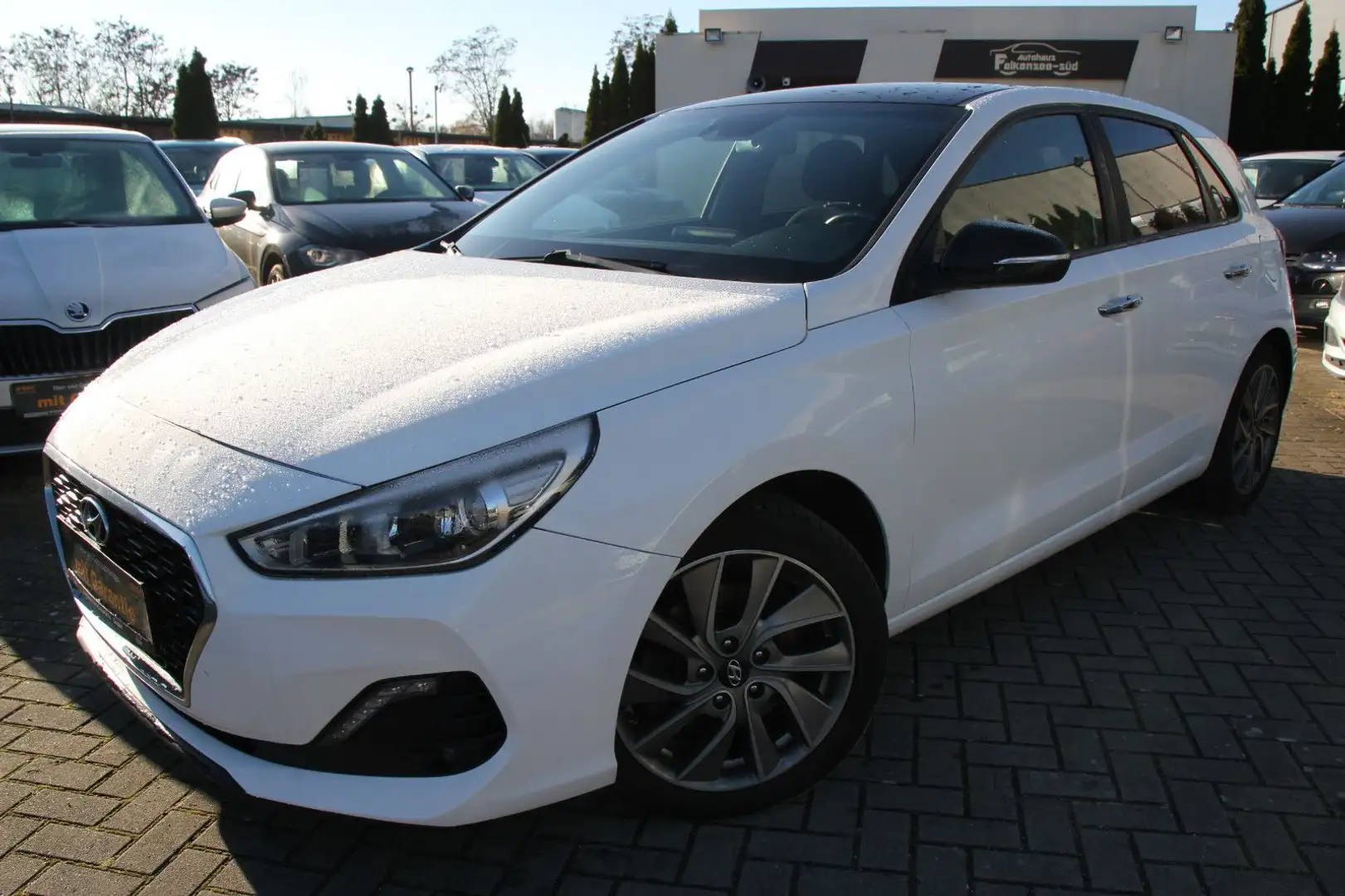 Hyundai i30 Style Aut. Klima/Navi/Kamera/Tempomat/Alu Weiß - 1