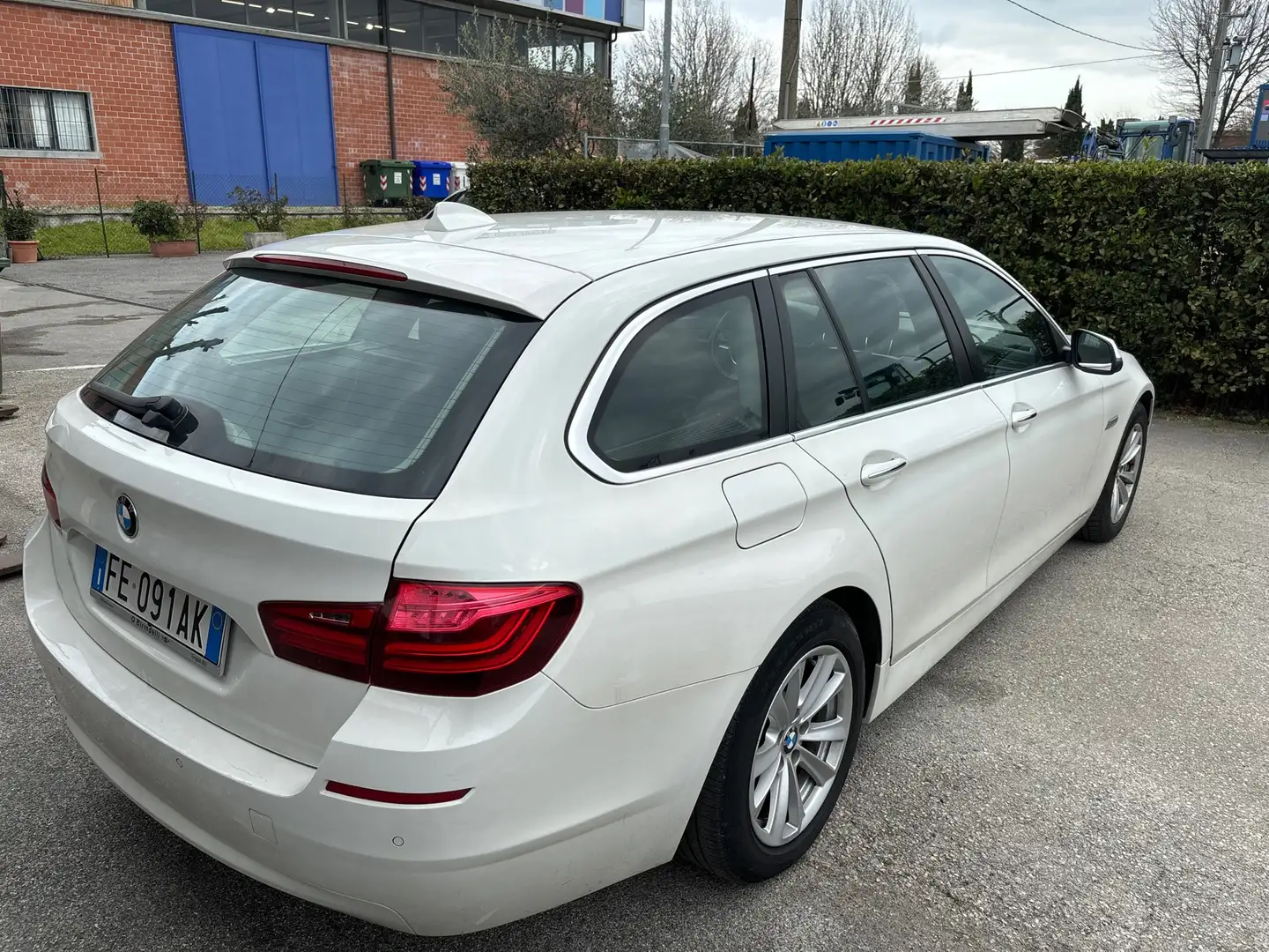 BMW 518 518d Touring Business 150cv auto Weiß - 2