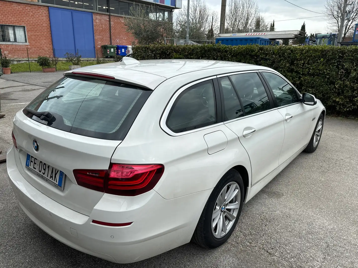 BMW 518 518d Touring Business 150cv auto Bílá - 2