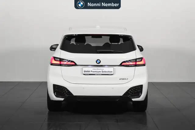 BMW 2 Series view 4