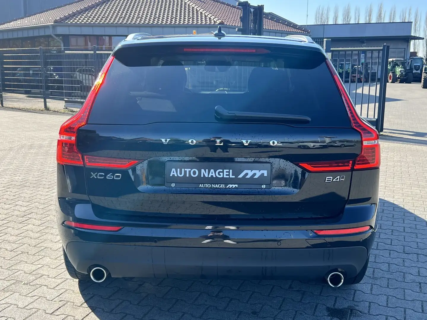 Volvo XC60 XC60 B4 Autom. AWD Momentum Pro |19"|LED|KAMERA| Zwart - 2