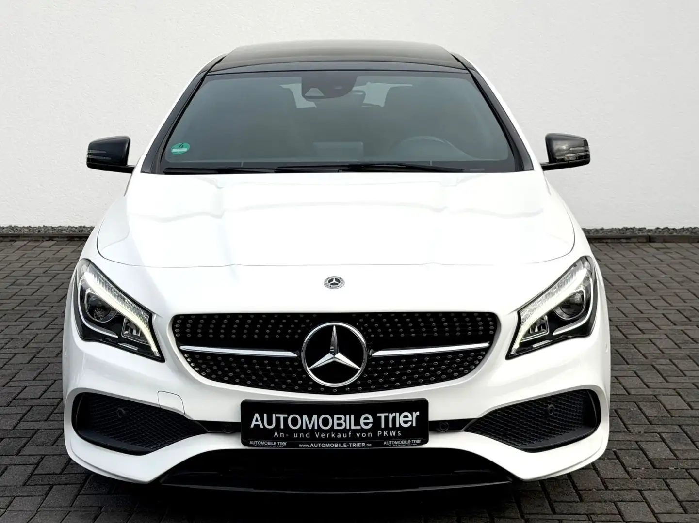 Mercedes-Benz CLA 200 / Amg Line / Night Paket Blanc - 2