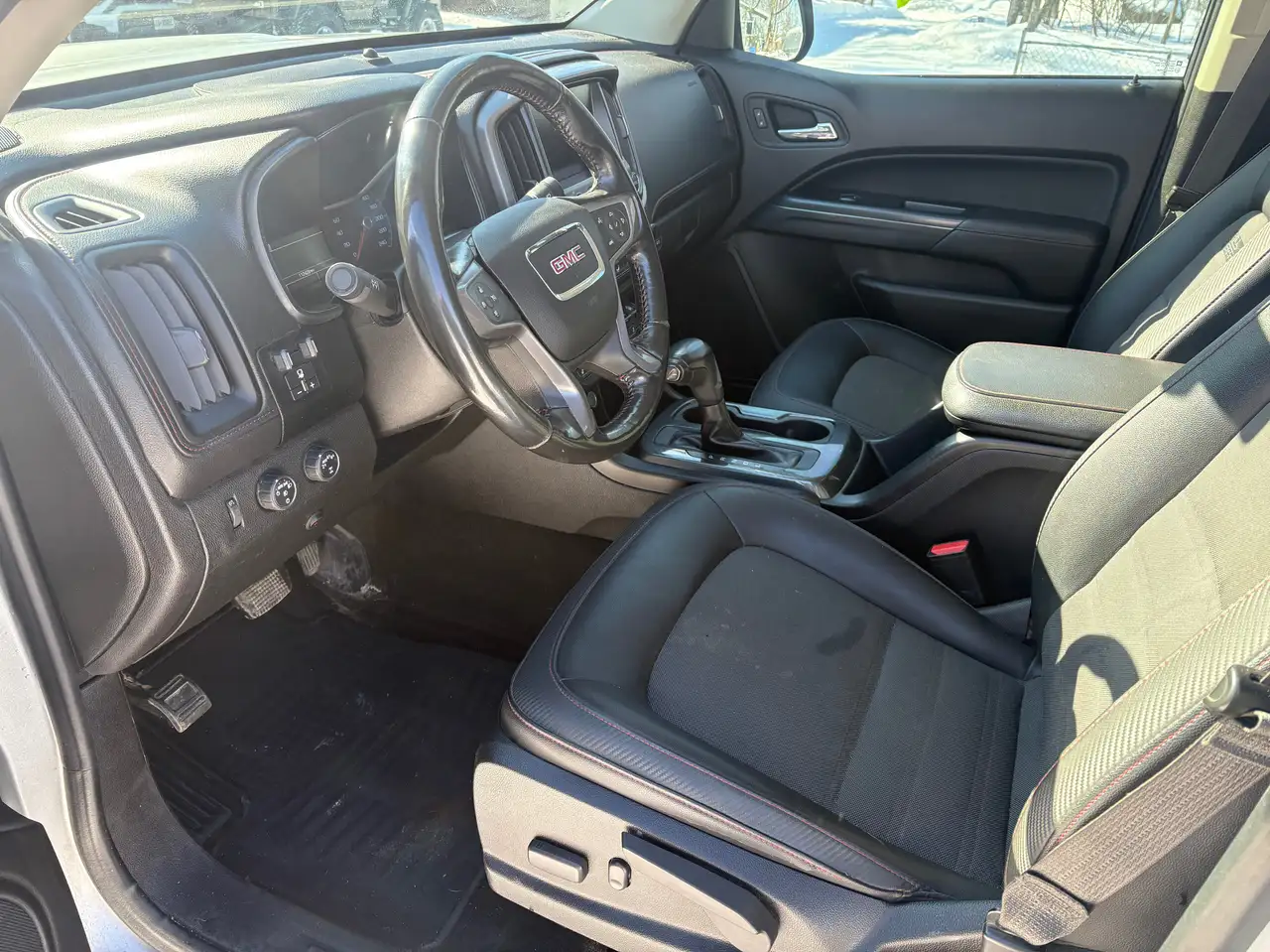 GMC Canyon снимка GMC Canyon