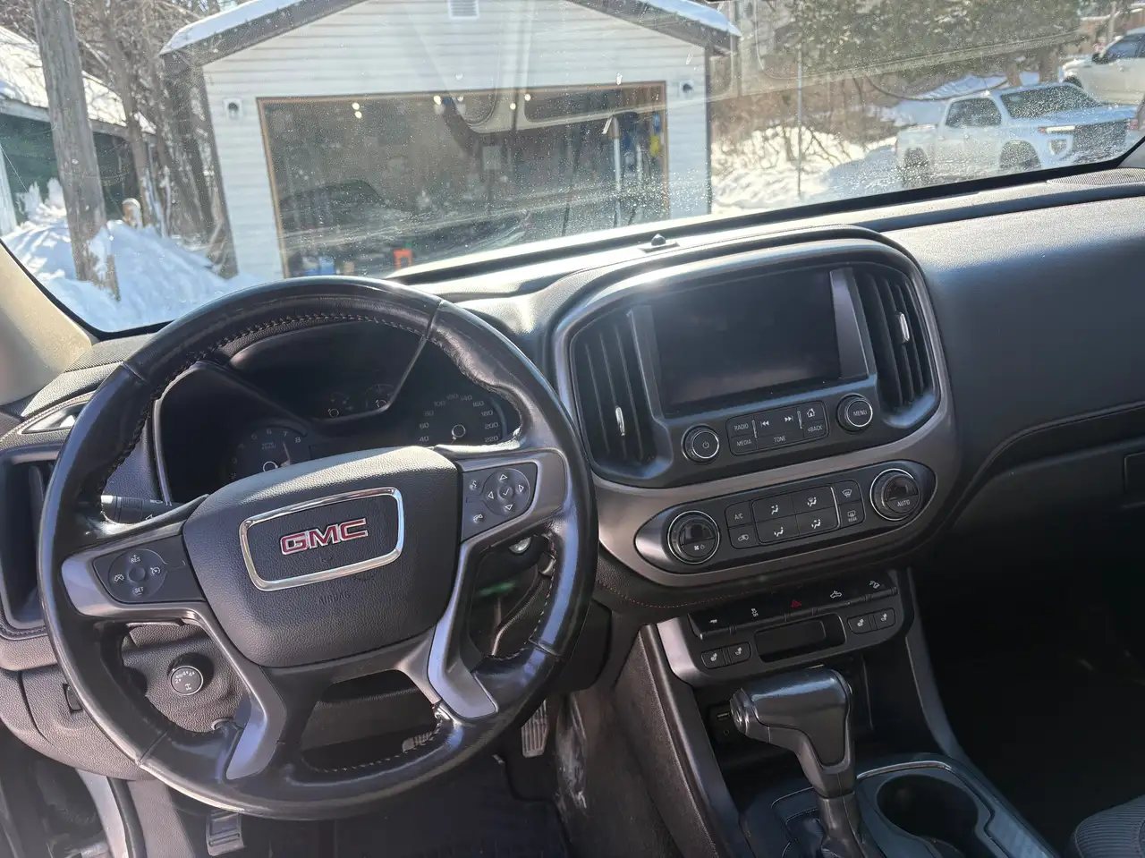 GMC Canyon снимка GMC Canyon