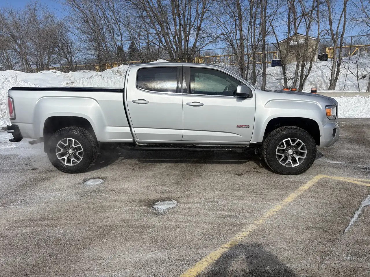GMC Canyon снимка GMC Canyon