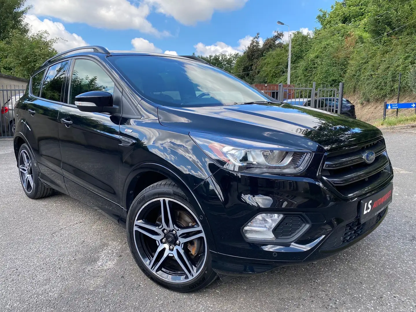 Ford Kuga 1.5 TDCi  ST Line*NAVI*Euro6b Zwart - 1