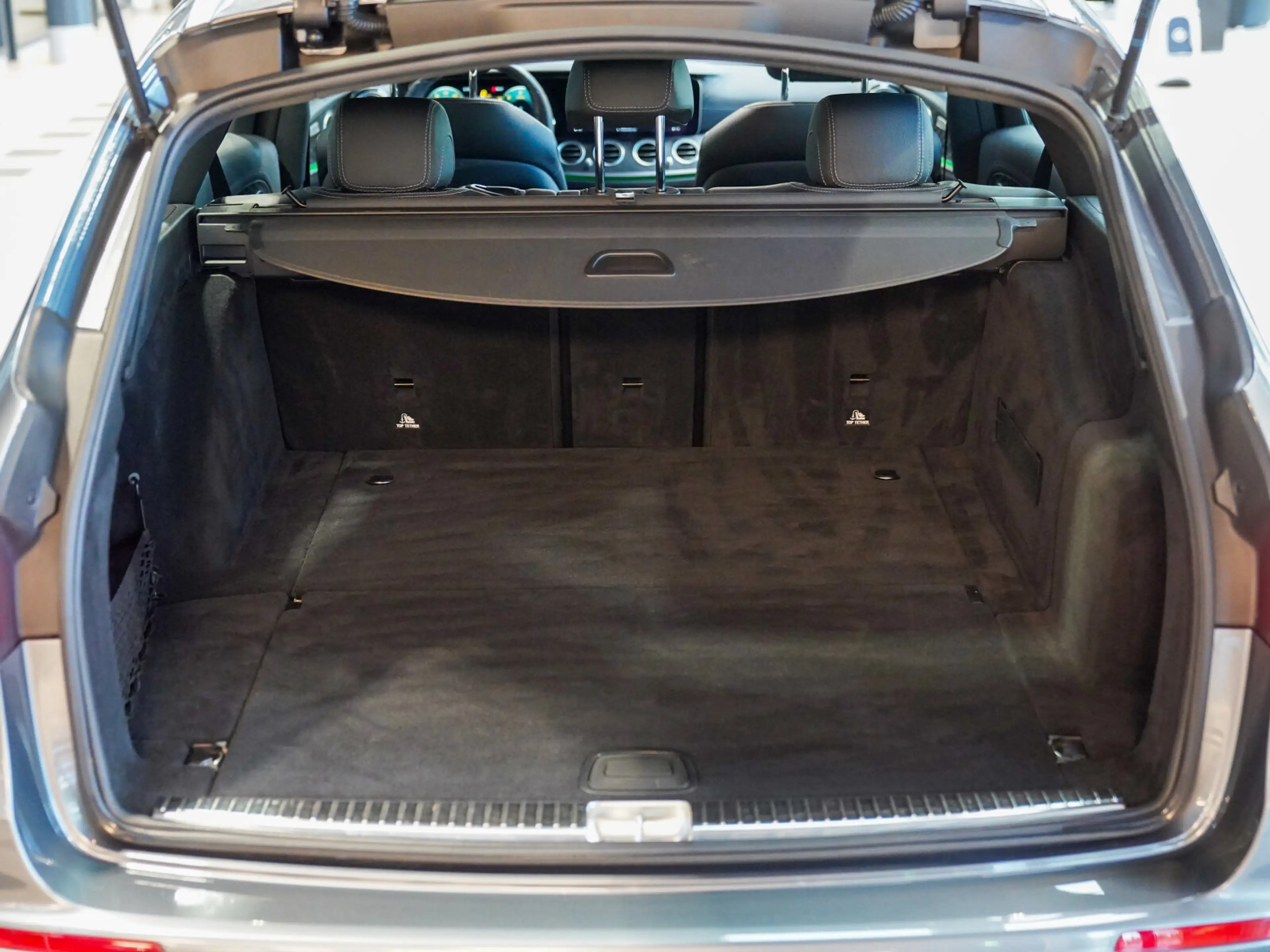 Mercedes-Benz E 220 d T 4M AMG Line Schiebedach Anhängevorrich — photo 6