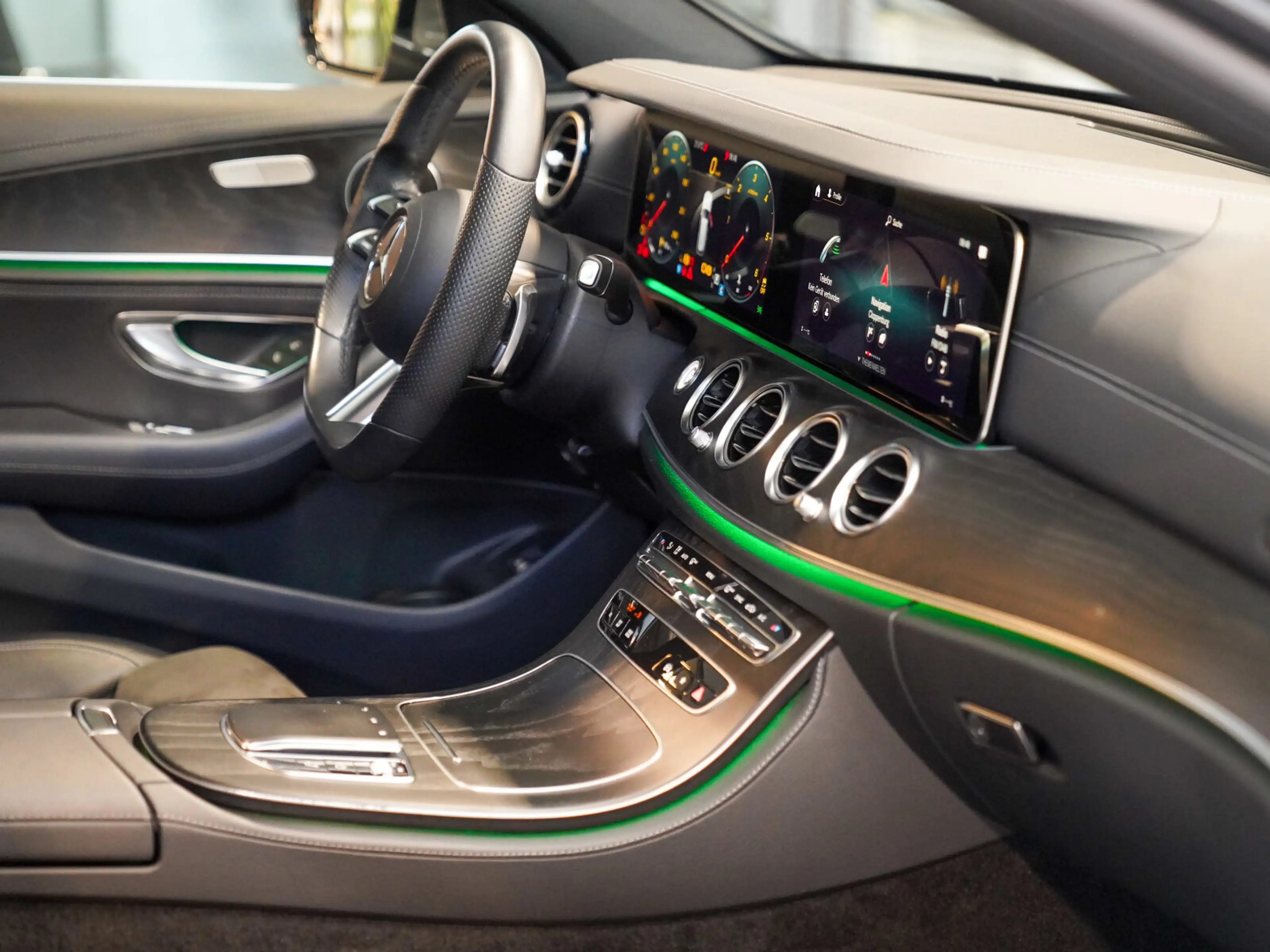 Mercedes-Benz E 220 d T 4M AMG Line Schiebedach Anhängevorrich — photo 14