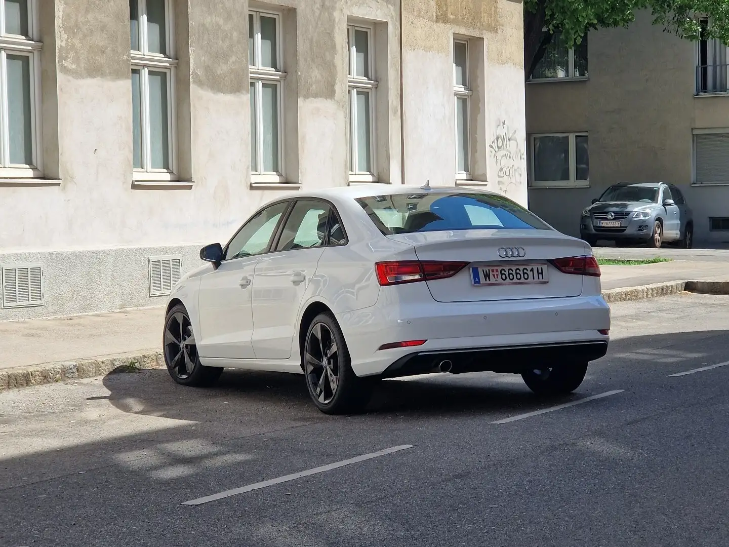 Audi A3 1,6 TDI S-tronic sport Weiß - 1