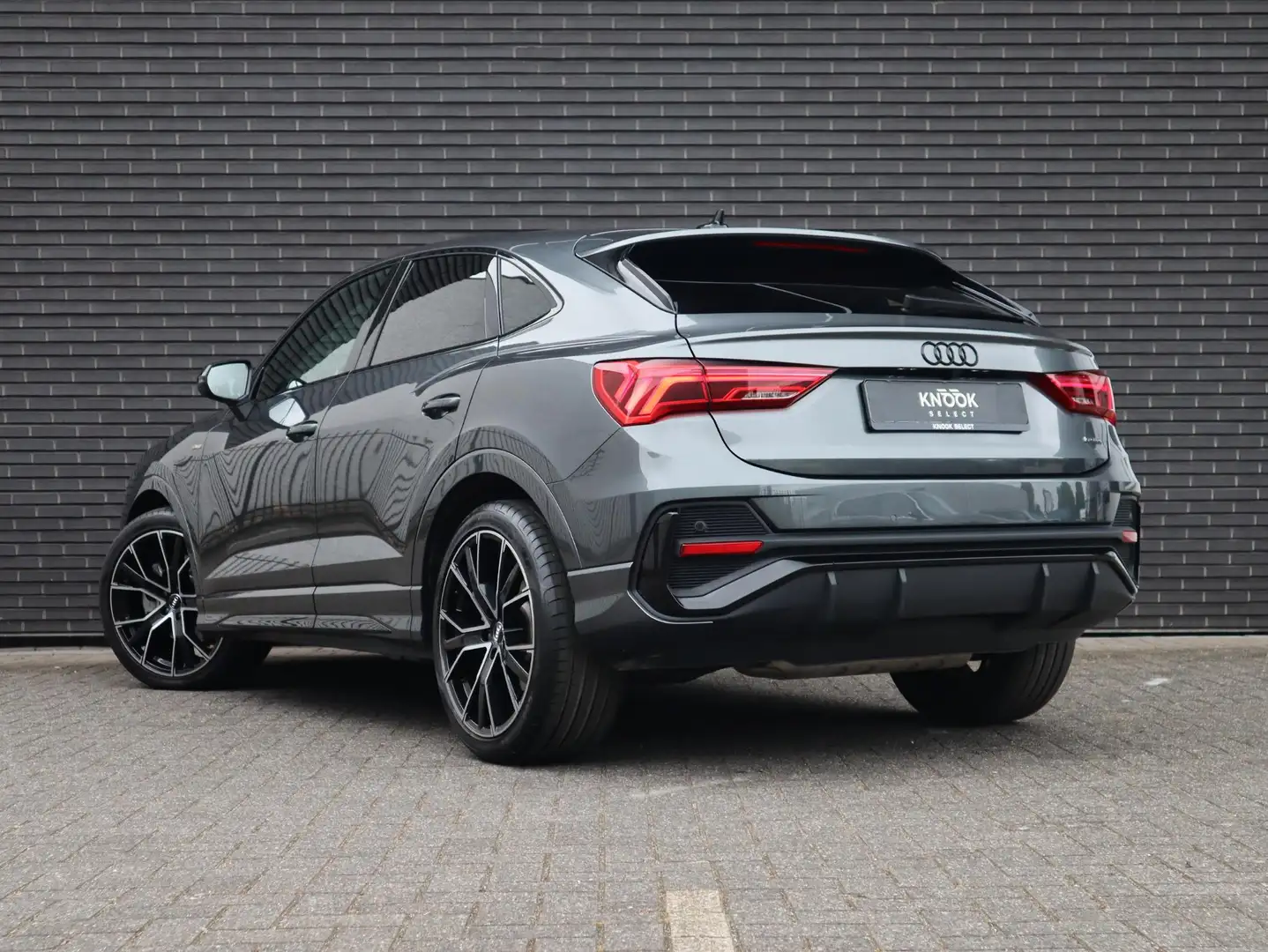 Audi Q3 Sportback 40 TFSI quattro S Edition | 3x S-line | Gris - 2