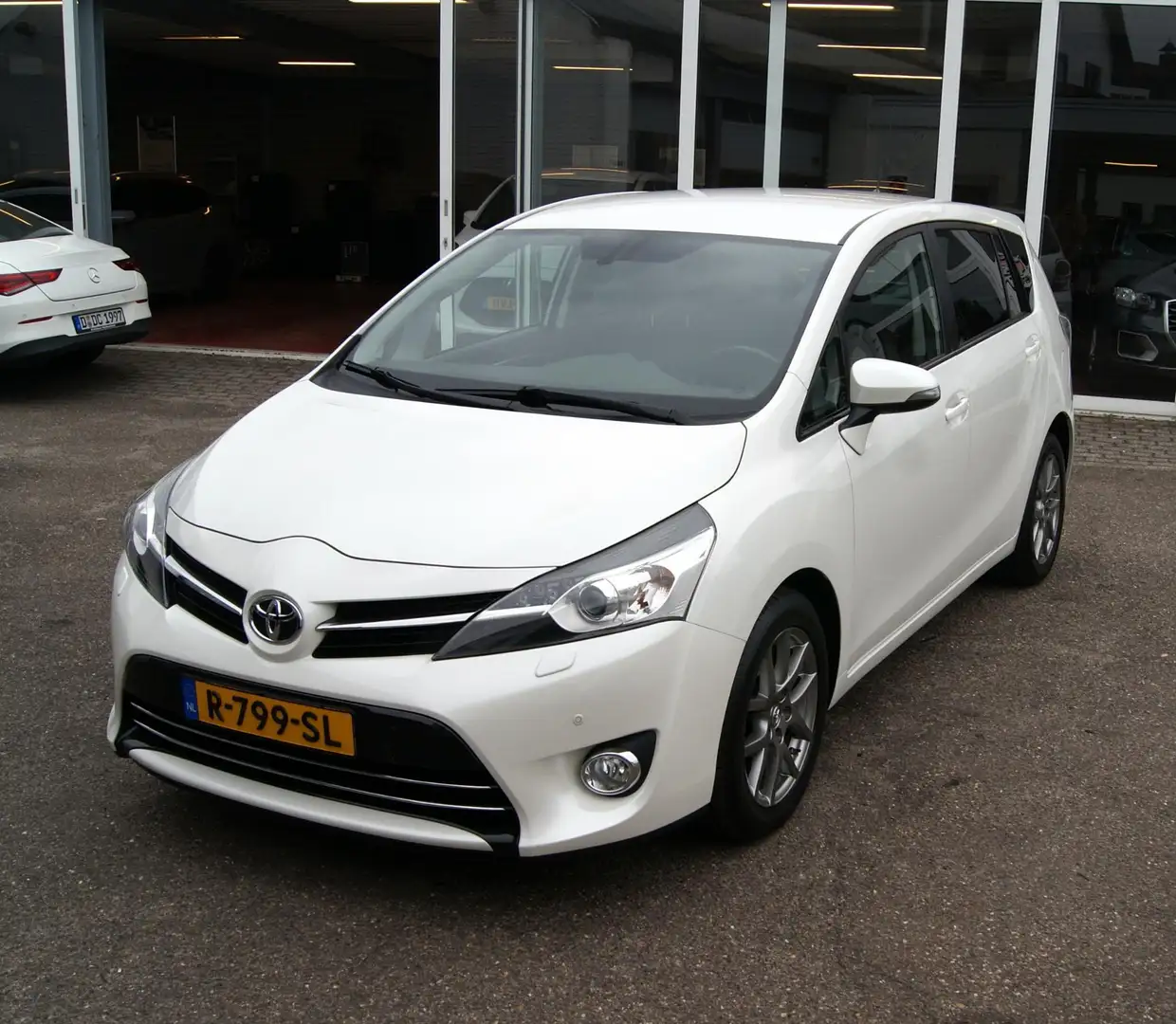 Toyota Verso 1.8 VVT-i Dynamic Business Top 5 editie Automaat,N Wit - 1