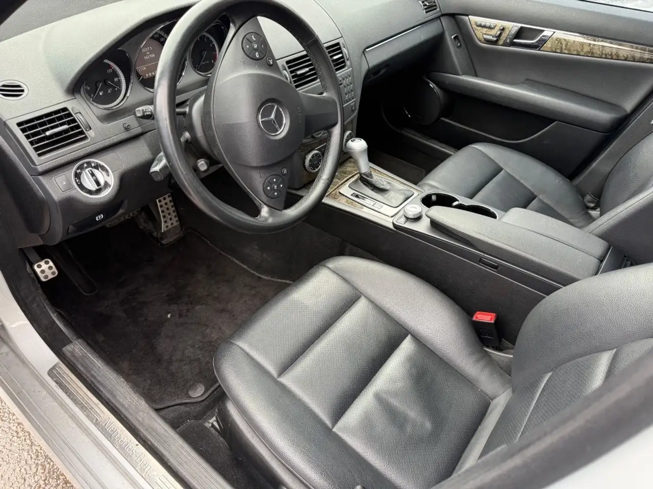 Mercedes-Benz C-Class снимка Mercedes-Benz C-Class