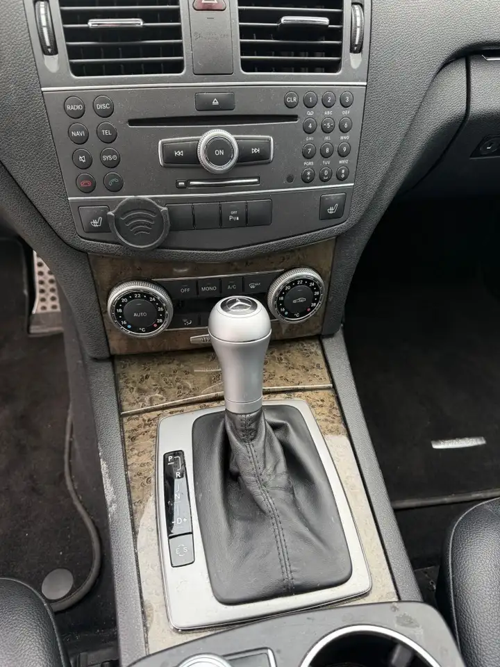 Mercedes-Benz C-Class снимка Mercedes-Benz C-Class