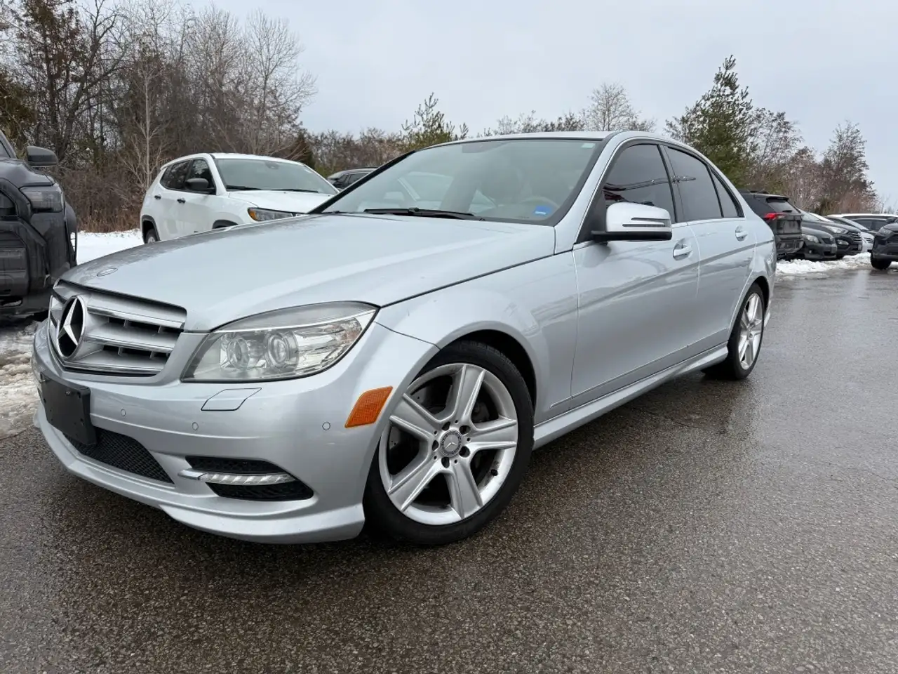 Mercedes-Benz C-Class снимка Mercedes-Benz C-Class