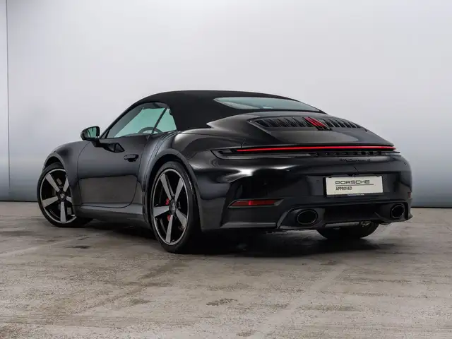 Porsche 911 view 3