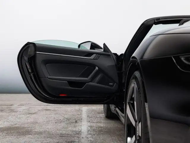 Porsche 911 view 15