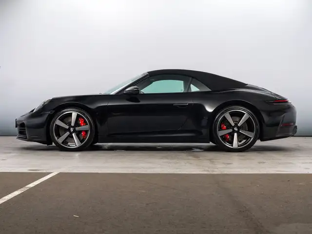 Porsche 911 view 2